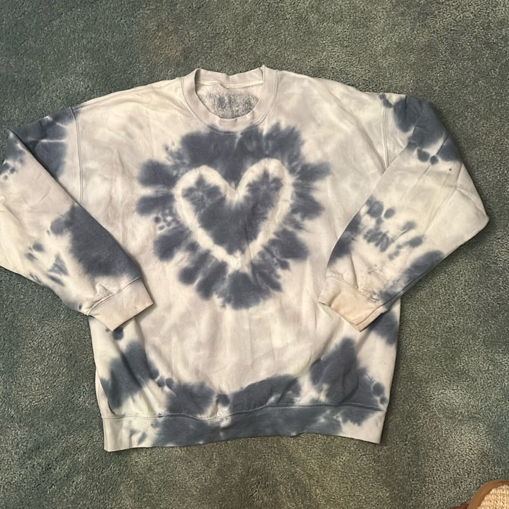 URBAN OUTFITTERS Blue Heart Tie Dye Crewneck